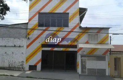 Prédio comercial de atividade mista com excelente localização. ótima opção de imóvel para renda