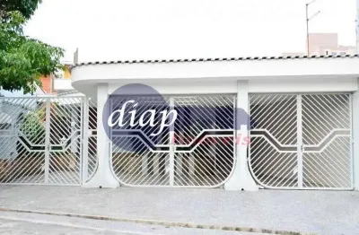 Excelente imóvel com 2 belos sobrados. o primeiro é composto por uma suíte, dois dormitórios, duas salas independentes, cozinha com dois ambientes, qu