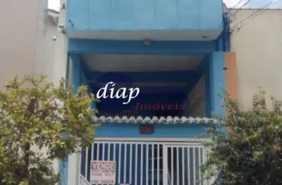 Sobrado com 3 dormitórios, sendo 1 suíte com closet e sacada, banheiro, escada em granito, lavabo, sala de estar, sala de jantar, cozinha com móveis p
