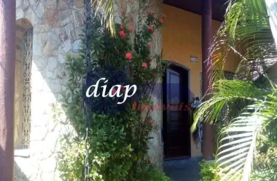 Imóvel de altíssimo padrão com piscina, jardim de inverno, lareira, suite máster com banheira e sauna, salão de festas. casa abaixo de valor de avalia