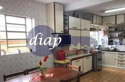 Ótimo sobrado no jardim independência com 3 dormitórios, sendo que 2 contém armários embutidos, sala de estar, sala de jantar, copa e cozinha planejad