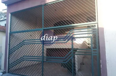 Ótima casa na vila formosa com 3 dormitórios, sendo 1 suíte, cozinha, sala, área de serviço, 2 banheiros, corredor, quintal e 1 vaga de garagem cobert