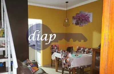 Ótima sobrado em condomínio fechado na vila esperança com 2 dormitórios, sendo o quarto de casal com closet e varanda, o dormitório de solteiro com ja