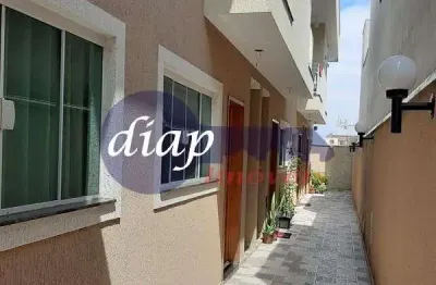 Ótimo sobrado em condomínio fechado na vila ré com 2 dormitórios, sendo 2 suítes, uma das suítes com varanda, cozinha, sala, área de serviço, 2 banhei