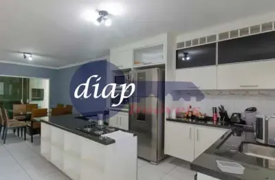 Lindo sobrado amplo com 3 suítes, lavanderia, área gourmet de frente para a cozinha, quintal de 40m2 nos fundos e um studio de 26 m2. documentação reg