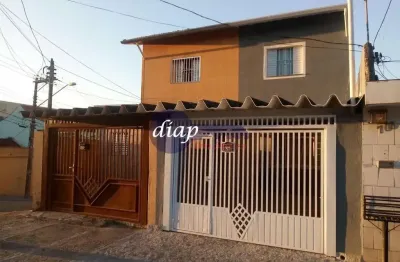 Lindo sobrado com 2 dormitórios, sala, cozinha, lavanderia, banheiro e 1 vaga de garagem. documentação regularizada.