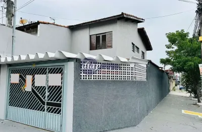 Lindo sobrado de esquina com terreno de 7 metros x 25 metros divididos em 3 dormitórios, 2 banheiros, cozinha, sala, lavanderia, escritório, espaço go