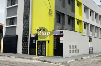 Apartamento novo, situado em um prédio de 3 andares sem elevador, com 2 quartos, sala, cozinha, área de serviço e banheiro. Não possui garagem. Imóvel