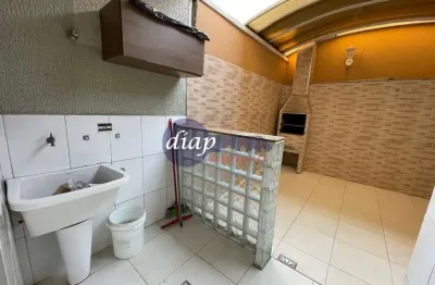 Excelente sobrado na vila curuçá com 2 dormitórios, sendo 2 suítes, 1 com sacada, cozinha com gabinetes, madeira náutica e granito verde ubatuba, sala