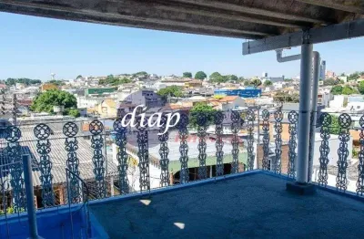 Excelente sobrado no jardim belém com 3 dormitórios, sendo 1 com varanda, cozinha com gabinete de madeira e saída para o quintal dos fundos, sala com
