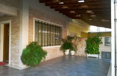 Excelente sobrado no bairro tatuapé com 3 dormitórios, sendo 1 suíte com closet, cozinha planejada, sala para dois ambientes, 1 banheiro e 1 lavabo, l