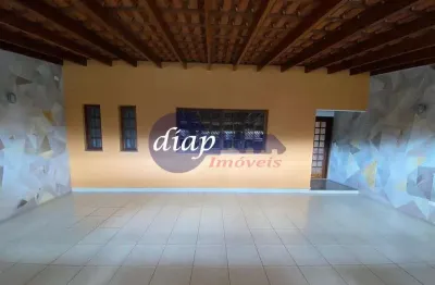 Excelente casa térrea no bairro itaquera com 2 dormitórios, cozinha com armários embutidos, sala de estar e sala de jantar, 1 lavabo e 1 banheiro soci