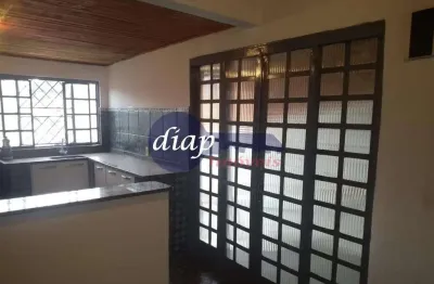 Ótimo imóvel para renda na vila formosa com 4 casas com 1 dormitório cada para aluguel. a primeira casa possui 1 dormitório, 1 pia, 1 banheiro e 1 tan