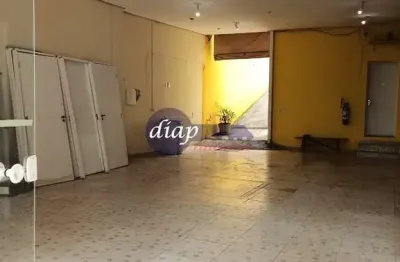 Excelente galpão na vila alexandria com 350 metros de área construída contendo 8 salas, 4 banheiros, 7 chuveiros, 4 vagas de garagem, quintal com edíc