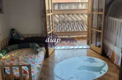 Ótimo sobrado no bairro Penha de França com 2 dormitórios, sendo 1 com varanda, copa e cozinha planejada, ampla sala de estar, 1 banheiro, quintal com