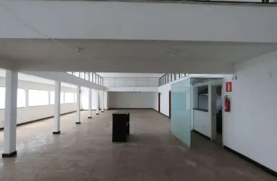 Alugo excelente espaço sendo 2º/ 3º piso no bairro betânia
