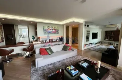 Amplo 4 dormitórios junto a beira mar - vista livre