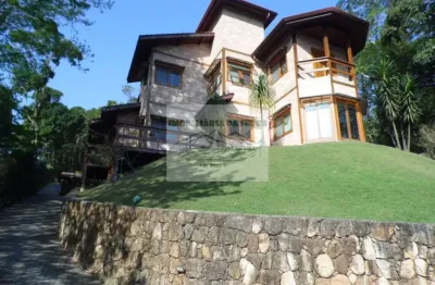 Casa no alpes da cantareira: 3 quartos, 2 suítes, 4 salas, 6 banheiros, 3 vagas de garagem, 320m² de área. venha conhecer!