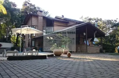 Casa à venda na serra da cantareira , parque petrópolis paulista, com 3 quartos, 2 suítes, 2 salas, 4 vagas de garagem e 300m² de área.