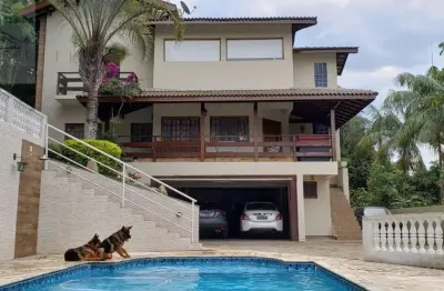 Casa de luxo em condomínio na serra da cantarteira: 3 quartos, 2 suítes, 3 salas, 4 vagas, 400m². aproveite!