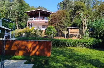 Casa térrea na serra da cantareira:  com 3 quartos, 1 suíte, piscina e 225m² - mairiporã-sp
