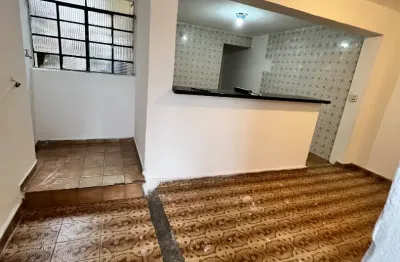 Casa com 2 quartos para alugar na Rua Capitão John Cordeiro e Silva, Jardim Luso, São Paulo