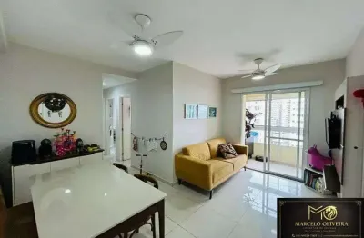 Vila de São Vicente - Localização privilegiada no coração de São Vicente, a apenas uma quadra da praia, com vista parcial para o mar