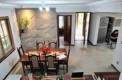 Casa à venda, 4 quartos sendo 4 suítes, 6 vagas com 230m², cacupé, florianópolis - sc