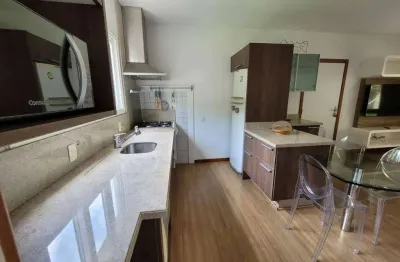 Apartamento à venda, 2 quartos sendo 1 suíte, 2 vagas, sacada com churrasqueira, todo mobiliado, lagoa da conceição, florianópolis - sc