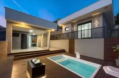 Casa à Venda, 3 Quartos sendo 1 Suíte, 2 Vagas, Piscina, Pedra Branca, Palhoça - SC