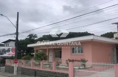 VENDA: Casa 4 Quartos sendo 2 Suítes, 2 Vagas, 320m² Privativos, Ponta de Baixo, São José - SC