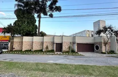 Residência de Alto Padrão à Venda em Frente à Avenida Presidente Kennedy com Piscina e Casa de Hóspedes