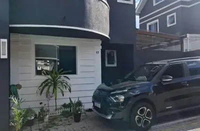 Sobrado Reformado e Mobiliado à Venda no Alto Boqueirão em Curitiba  4 Quartos, Ático e Área Gourmet com Teto Retrátil