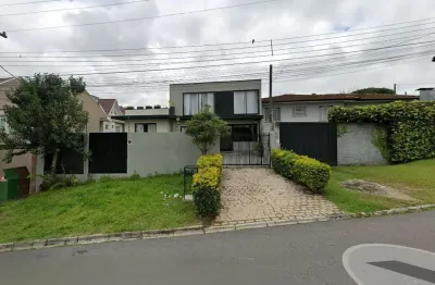 Sobrado à venda no Pilarzinho em Curitiba com 5 quartos, suíte master, jardim e condições facilitadas