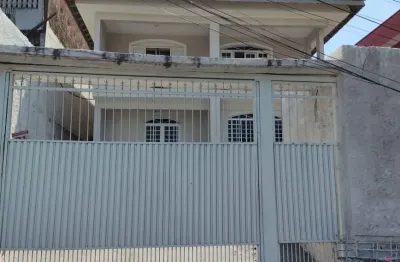 Sobrado 4 dormitórios com 2 banheiros e 2 vagas de garagem em itapevi