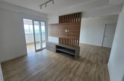 Apartamento andar alto localizado no residencial porto moniz.