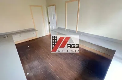 Casa comercial com 5 salas, 2 quintais, 5 banheiros e 2 vagas nas perdizes