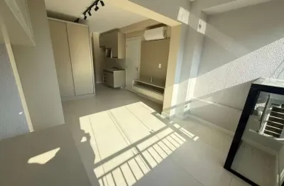 Studio novo repleto de móveis planejados, ar-condicionado e lazer completo ao lado do metrô sacomã