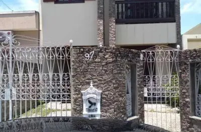 Parque tarcísio miranda: casa dois andares com 03 quartos, sendo 01 suíte