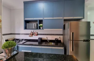 Lindo apartamento decorado na toninhas, 02 dormitórios. lazer!