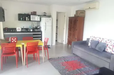 Uma casa em um amplo terreno  perto da orla do itaguá e a caminho da praia do tenório  . um lugar incrível  !