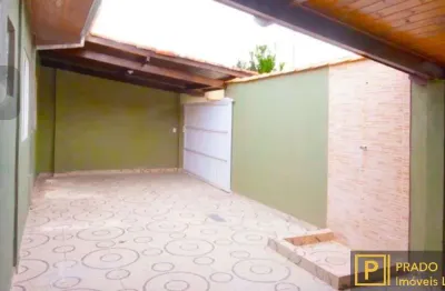 São 3 boas casas no mesmo terreno no centro de ubatuba