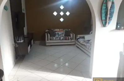 Casa bem arejada com 3 dormitórios no centro de ubatuba!