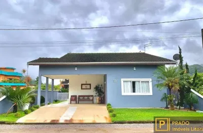 Linda casa em condomínio fechado, 230m² de área, no horto florestal