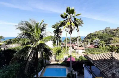 Casa alto padrão de frente para a praia vermelha do centro com 5 dormitórios e vista espetacular