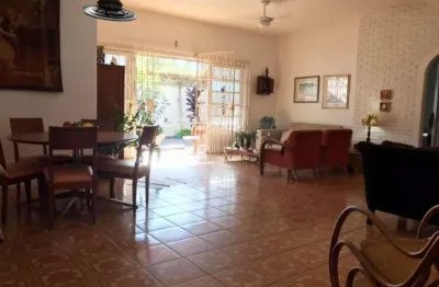 Casa atrás do jundu - 03 dormitóirios sendo 1 suíte, próxima a praia