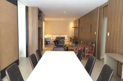 Apartamento amplo, com planta muito bem distribuída. projeto e planejados de primeira linha.