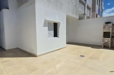 Apartamento garden com amplo quintal e ótima localização