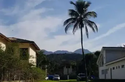 Terreno com 1300m2 em condomínio fechado! permitido construir em 750m2