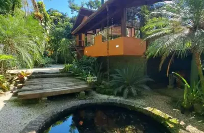 Excelente casa rodeada de área verde a 300 metros da praia do felix